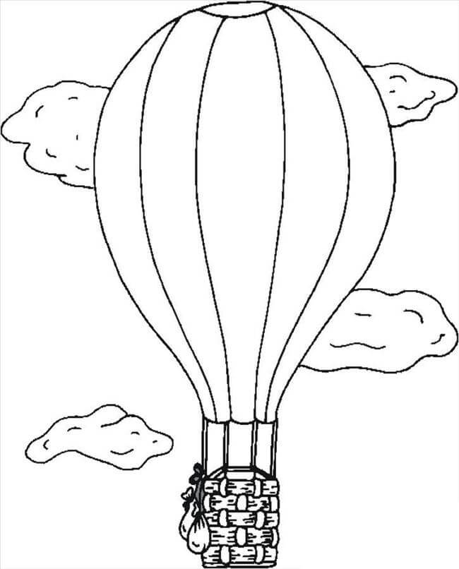 Heteluchtballon en wolken